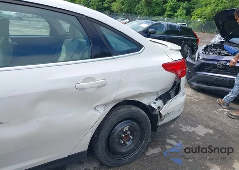 2018 Ford Focus Titanium из США, поврежденный, VIN 1FADP3J22JL314771